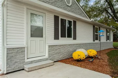 Exterior - 730 E Cambridge Rd, Belton, MO 64012 photo 4 of 11