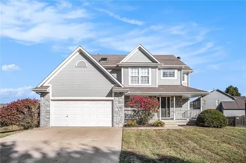 1108 Yokley Dr, Raymore, MO 64083