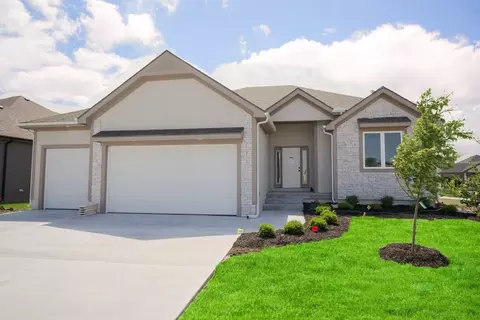 12800 S Foxborough Ct, Lees Summit, MO 64086