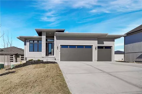 22117 W 94th Ter, Lenexa, KS 66220