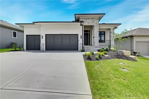 22117 W 94th Ter, Lenexa, KS 66220