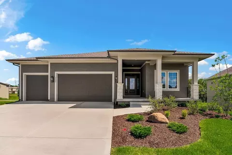 2407 W 177th Ter, Overland Park, KS 66085