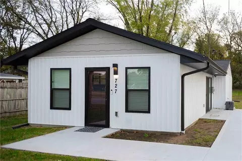727 W Hickory St, Nevada, MO 64772