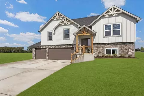 109 SE Nelson Dr, Blue Springs, MO 64014