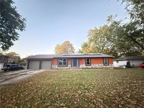 8220 Freeman Ave, Kansas City, KS 66112