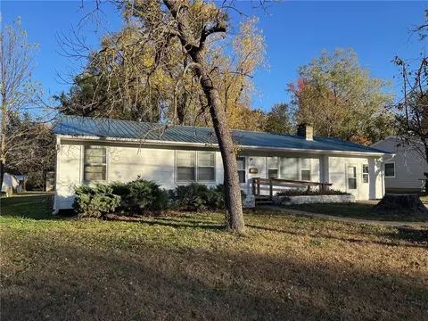 412 N Prewitt St, Nevada, MO 64772