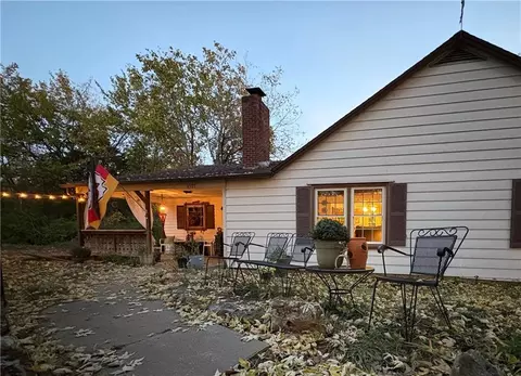 8505 Pershing Rd, Raytown, MO 64138