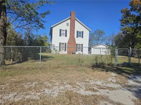 Exterior - 16003 E Katy Track Rd, Nevada, MO 64772 photo 2 of 4