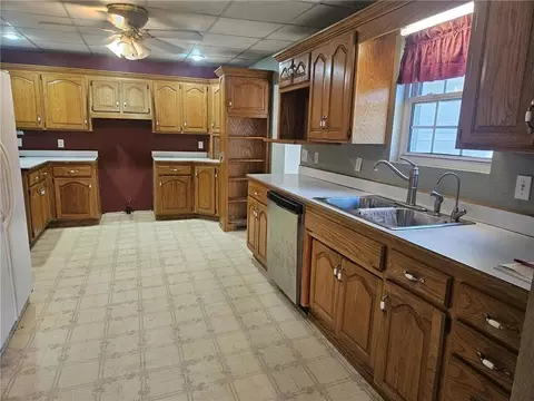 Kitchen - 16003 E Katy Track Rd, Nevada, MO 64772 photo 1 of 1