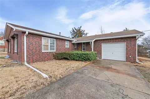 8117 Manning Ave, Raytown, MO 64138