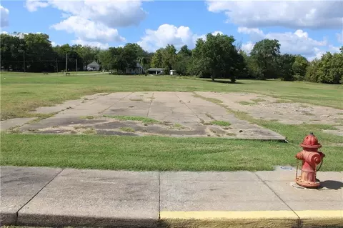 S Military Avenue, Mulberry, KS 66756