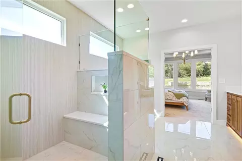 Bath - 24949 W 98th Pl, Lenexa, KS 66227 photo 3 of 4