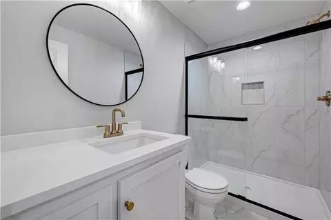 Bath - 24949 W 98th Pl, Lenexa, KS 66227 photo 5 of 6