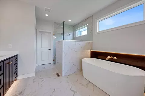 Bath - 24949 W 98th Pl, Lenexa, KS 66227 photo 2 of 6