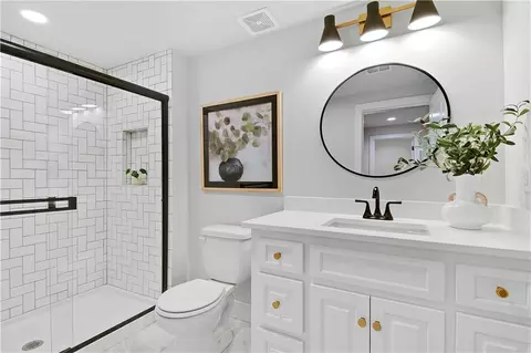 Bath - 24949 W 98th Pl, Lenexa, KS 66227 photo 4 of 4