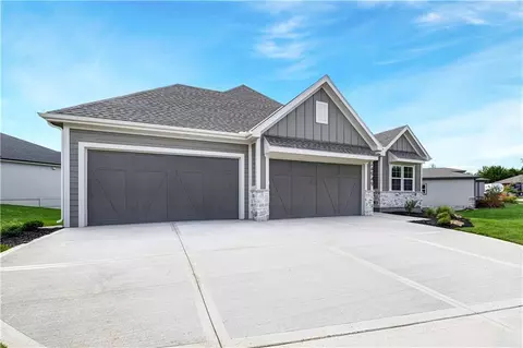 Exterior - 24949 W 98th Pl, Lenexa, KS 66227 photo 2 of 8