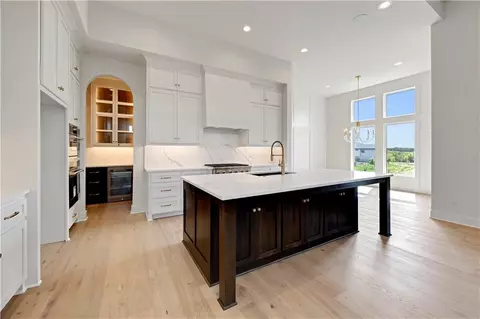 Kitchen - 24949 W 98th Pl, Lenexa, KS 66227 photo 3 of 6