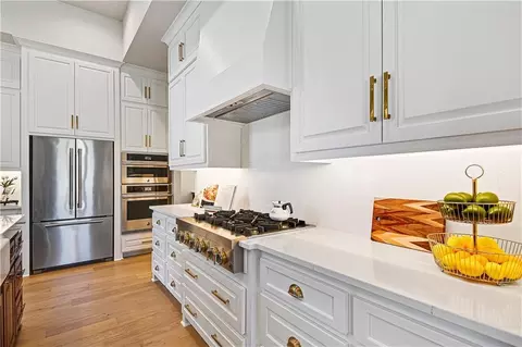 Kitchen - 24949 W 98th Pl, Lenexa, KS 66227 photo 4 of 6