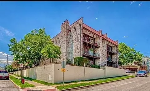 111 E 50th St #B, Kansas City, MO 64112