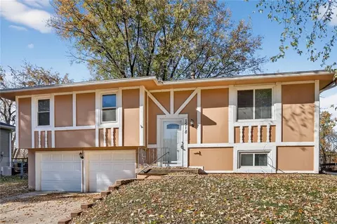 1518 SE 15th Pl, Oak Grove, MO 64075