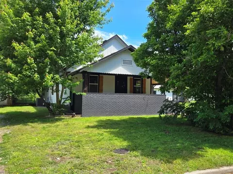 806 W 2nd St, Pittsburg, KS 66762
