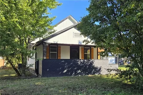 806 W 2nd St, Pittsburg, KS 66762