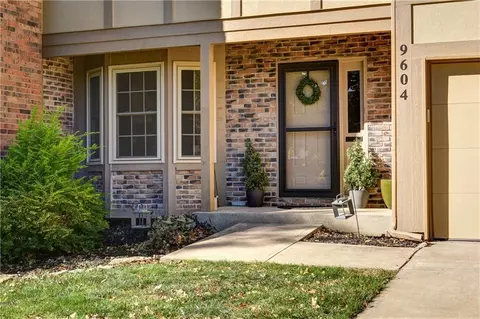 9604 Nieman Pl, Overland Park, KS 66214