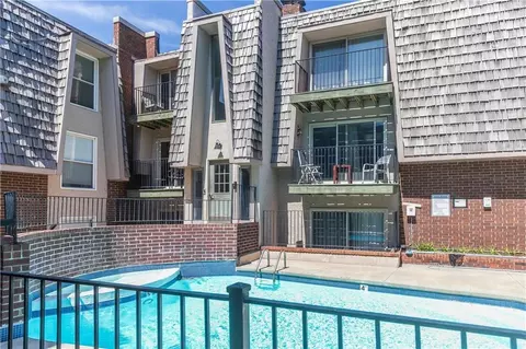 3602 Gillham Dr, Kansas City, MO 64111