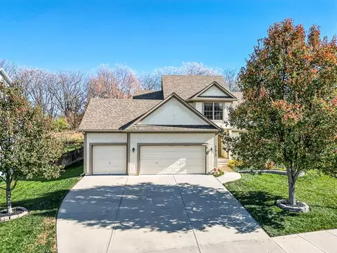 11013 Northridge Dr, Kansas City, KS 66109