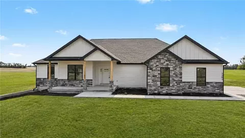 7203 92 Hwy, Smithville, MO 64089