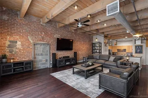 612 Central St #304, Kansas City, MO 64105