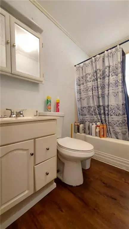 Bath - 207 Melvin, Arma, KS 66712 photo 1 of 1