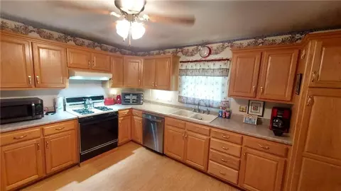 Kitchen - 207 Melvin, Arma, KS 66712 photo 2 of 2