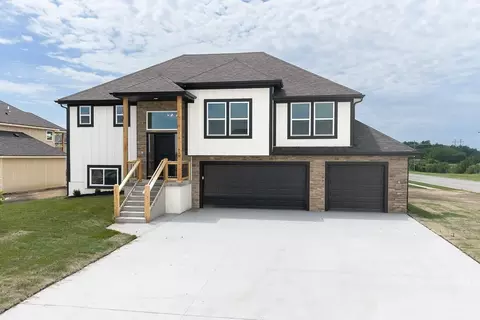 938 168th Ct, Basehor, KS 66007