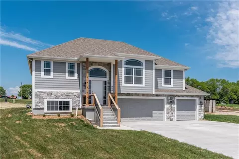 938 168th Ct, Basehor, KS 66007