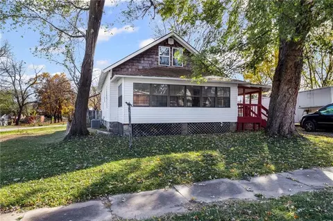 1017 Pacific Ave, Osawatomie, KS 66064