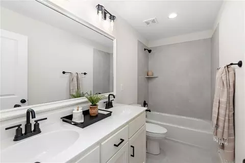 Bath - 18901 W 193rd Ter, Spring Hill, KS 66083 photo 9 of 9