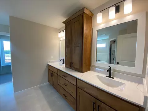 Bath - 18901 W 193rd Ter, Spring Hill, KS 66083 photo 3 of 9