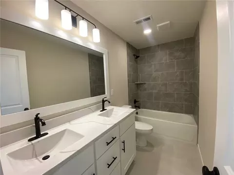 Bath - 18901 W 193rd Ter, Spring Hill, KS 66083 photo 2 of 9