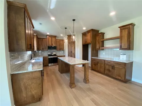Kitchen - 18901 W 193rd Ter, Spring Hill, KS 66083 photo 2 of 6