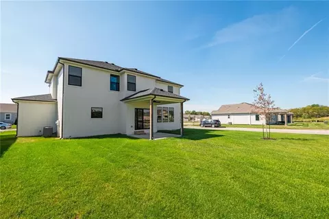 Exterior - 18901 W 193rd Ter, Spring Hill, KS 66083 photo 4 of 5
