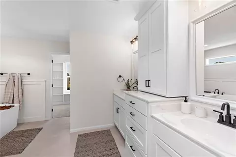 Bath - 18901 W 193rd Ter, Spring Hill, KS 66083 photo 7 of 9