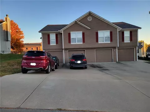 939-941 Goldfinch Ln, Liberty, MO 64068