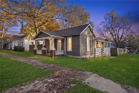 201 E Miami St, Paola, KS 66071