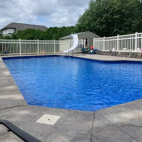 1215 Hacienda Ln, Lawrence, KS 66049
