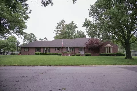 1102 Nakomis Dr, Paola, KS 66071