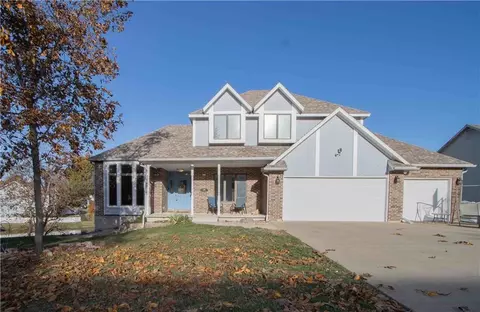 1219 Pembrooke Dr, Warrensburg, MO 64093