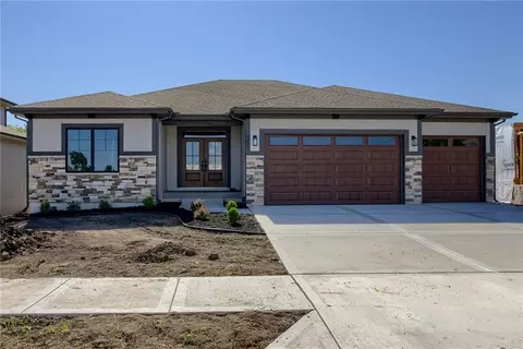 827 Reed Dr, Raymore, MO 64083