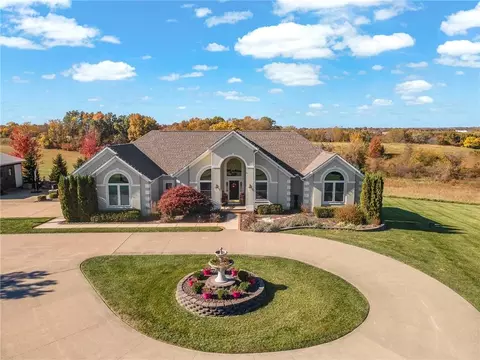 10030 Airfield Ln, Richmond, MO 64085