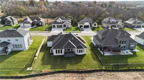 View/Area - 1616 SW 27th St, Lees Summit, MO 64082 photo 2 of 4